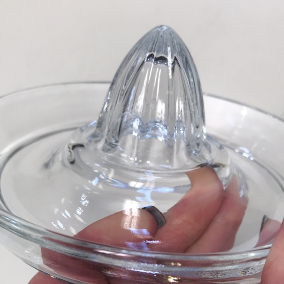 Classic Style Glass Juicer/Reamer - Picture 4 of 5
